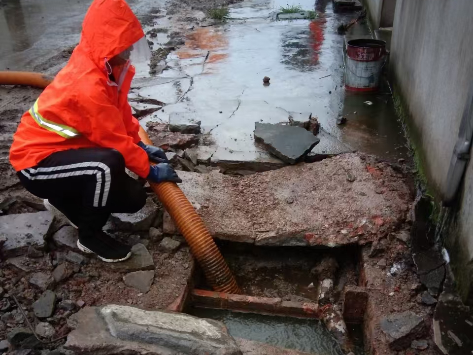 大洼专业清理污水池 炜誉市政以规范流程守护城市 “肠道”