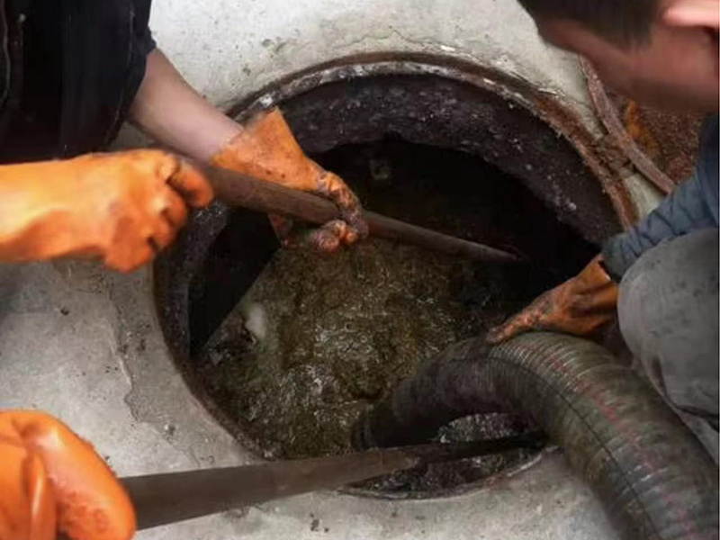 大洼清理化粪池时如何避免沼气的危害?